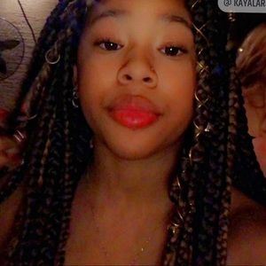 Meet your Posher, Kaya